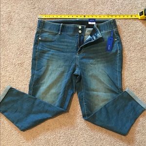 APT9 Mid Rise Denim Capri sz 18W NWT